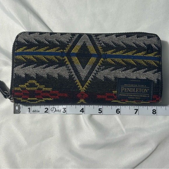 Nixon x Pendleton Midnight Eyes Bifold Wallet – Wool Exterior | Zip Closure - Picture 12 of 14